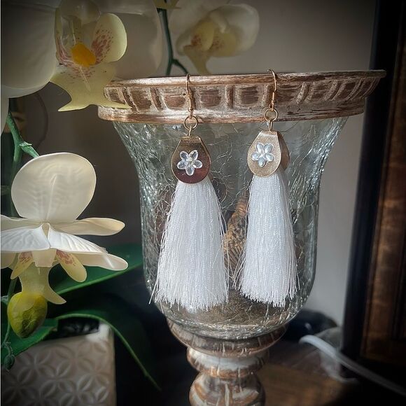 ‎✋White Tassel Earrings - Picture 1 of 2